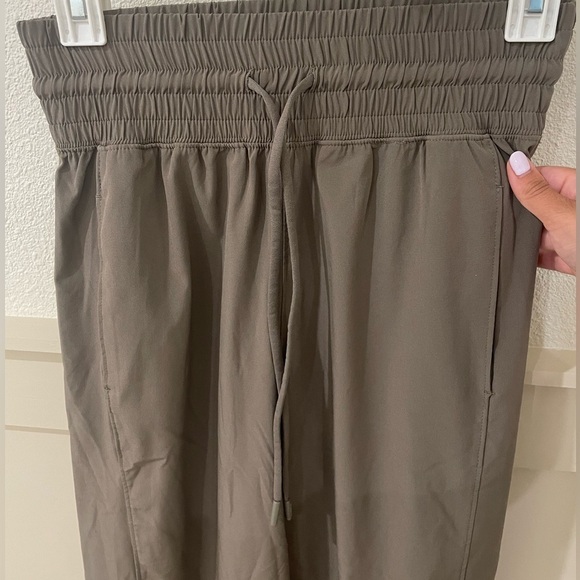 Abercrombie and Fitch YPB Motionteck Jogger Tan Size XS - Picture 8 of 12